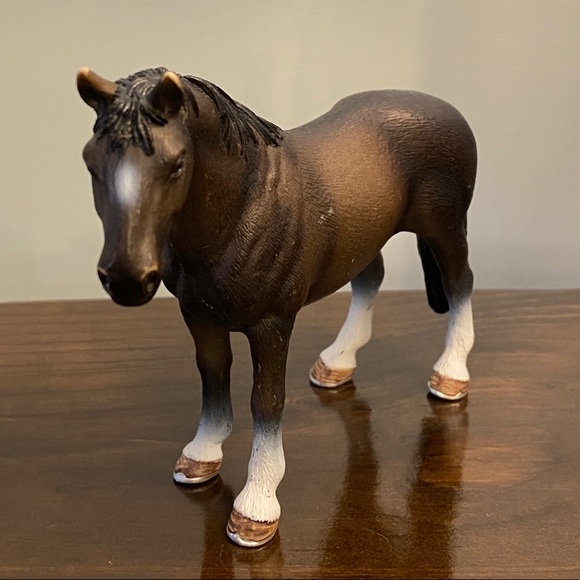 Schleich Brown Hanoverian Horse - Picture 4 of 4